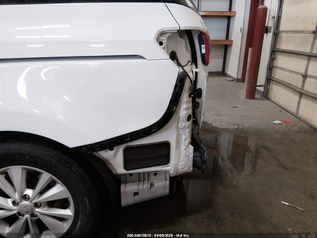KNDMB5C15H6219106 KIA SEDONA LX
