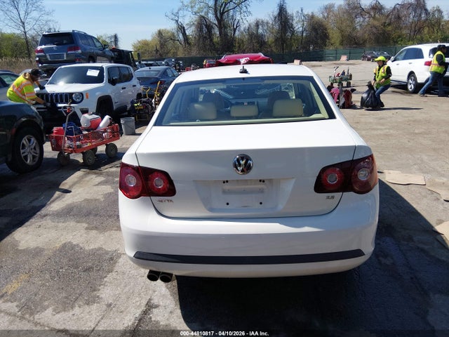 44810817 :رقم المزاد ، 3VWRM71K68M121061 vin ، 2008 Volkswagen Jetta Se/sel مزاد بيع