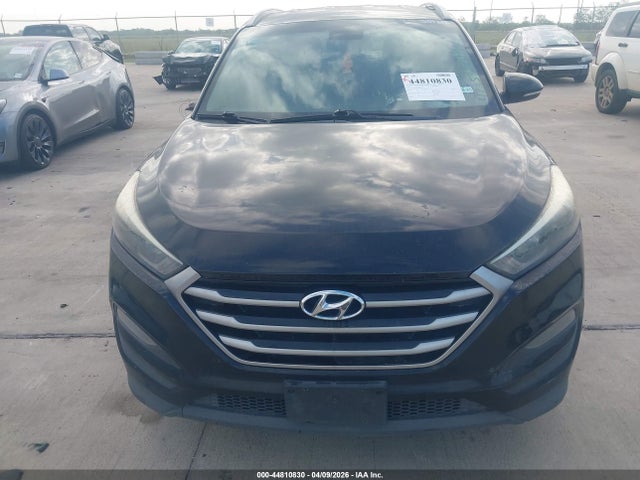 KM8J33A48HU479542 Hyundai Tucson Se Plus