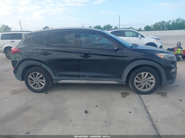 KM8J33A48HU479542 Hyundai Tucson Se Plus