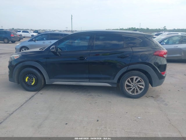 KM8J33A48HU479542 Hyundai Tucson Se Plus