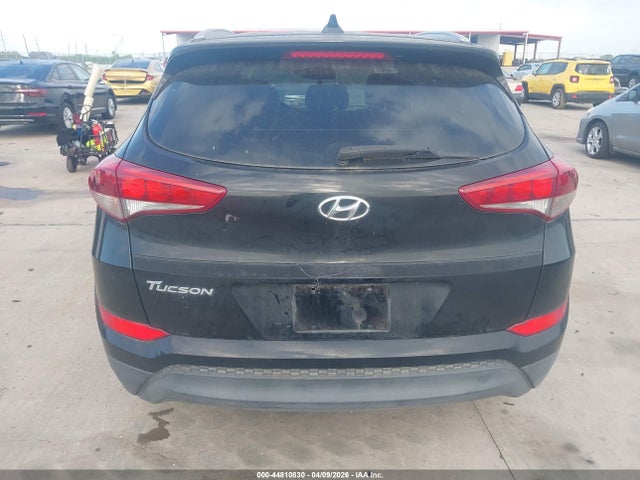 KM8J33A48HU479542 Hyundai Tucson Se Plus