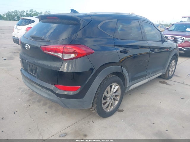 KM8J33A48HU479542 Hyundai Tucson Se Plus