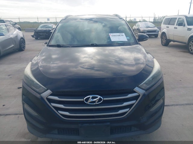KM8J33A48HU479542 Hyundai Tucson Se Plus