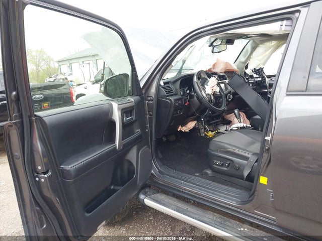 Продаж на аукціоні авто 2019 Toyota 4runner Sr5 Premium, vin: JTEBU5JR6K5666059, номер лоту: 44810905
