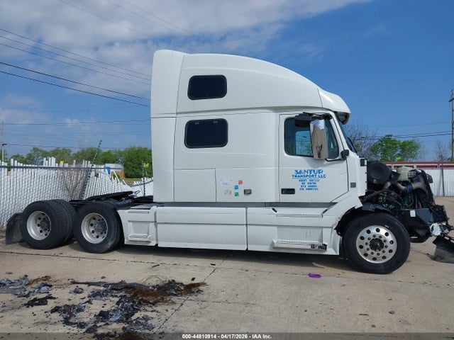 Продаж на аукціоні авто 2017 Volvo Vnl, vin: 4V4NC9EH5HN983163, номер лоту: 44810914