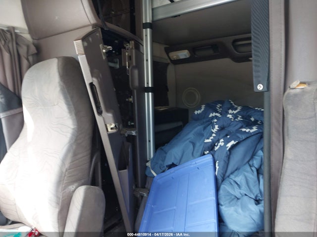 Продаж на аукціоні авто 2017 Volvo Vnl, vin: 4V4NC9EH5HN983163, номер лоту: 44810914