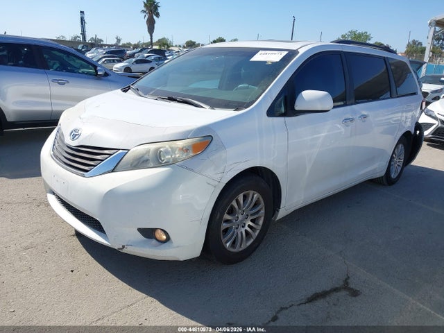 2011 TOYOTA SIENNA 5TDYK3DC7BS007370 Photo 1