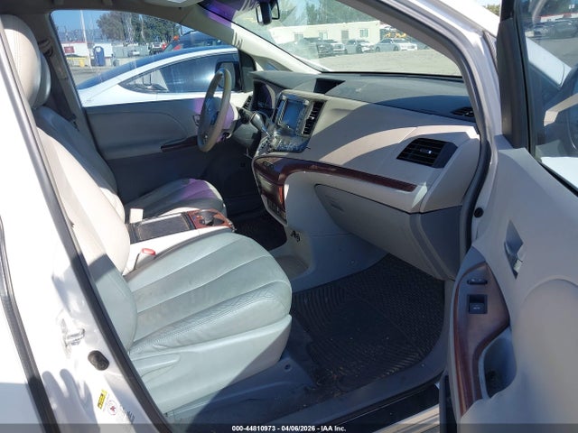 2011 TOYOTA SIENNA 5TDYK3DC7BS007370 Photo 4