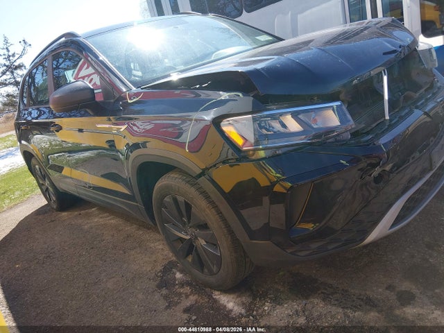 44810988 :رقم المزاد ، 3VVAX7B2XNM018695 vin ، 2022 Volkswagen Taos 1.5t S مزاد بيع