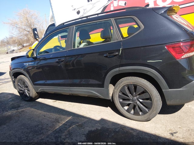 44810988 :رقم المزاد ، 3VVAX7B2XNM018695 vin ، 2022 Volkswagen Taos 1.5t S مزاد بيع