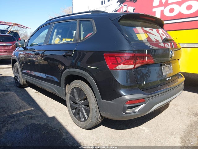 44810988 :رقم المزاد ، 3VVAX7B2XNM018695 vin ، 2022 Volkswagen Taos 1.5t S مزاد بيع