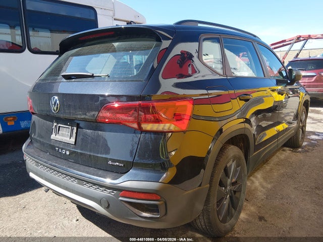 44810988 :رقم المزاد ، 3VVAX7B2XNM018695 vin ، 2022 Volkswagen Taos 1.5t S مزاد بيع