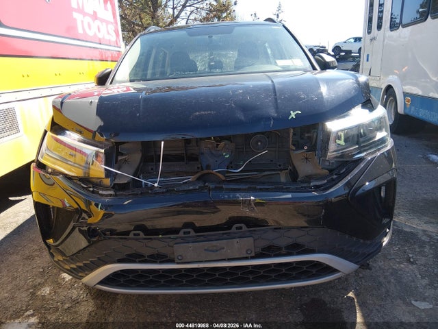 44810988 :رقم المزاد ، 3VVAX7B2XNM018695 vin ، 2022 Volkswagen Taos 1.5t S مزاد بيع