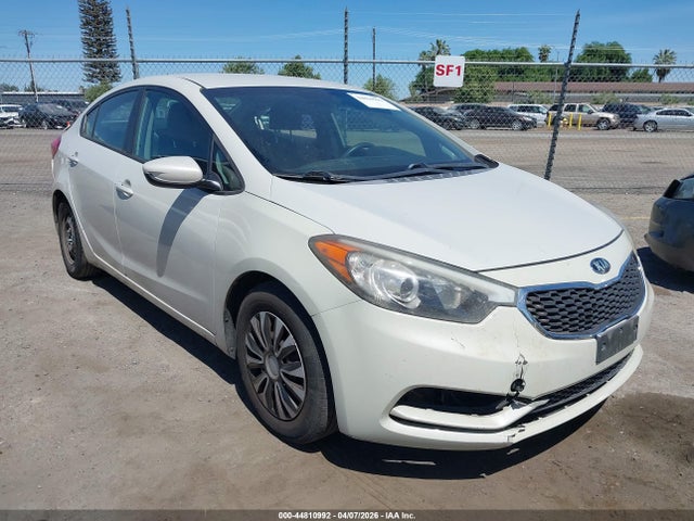 44810992 :رقم المزاد ، KNAFK4A68F5295940 vin ، 2015 Kia Forte Lx مزاد بيع