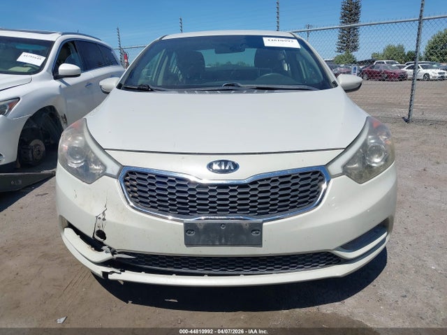 44810992 :رقم المزاد ، KNAFK4A68F5295940 vin ، 2015 Kia Forte Lx مزاد بيع