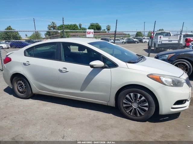 44810992 :رقم المزاد ، KNAFK4A68F5295940 vin ، 2015 Kia Forte Lx مزاد بيع
