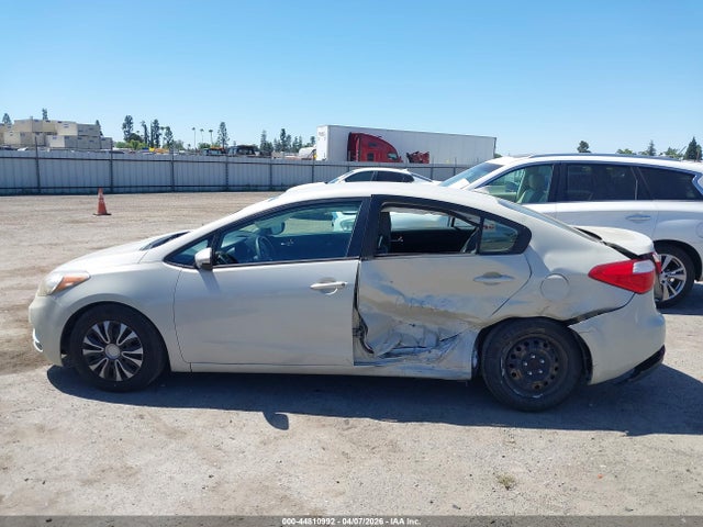 44810992 :رقم المزاد ، KNAFK4A68F5295940 vin ، 2015 Kia Forte Lx مزاد بيع