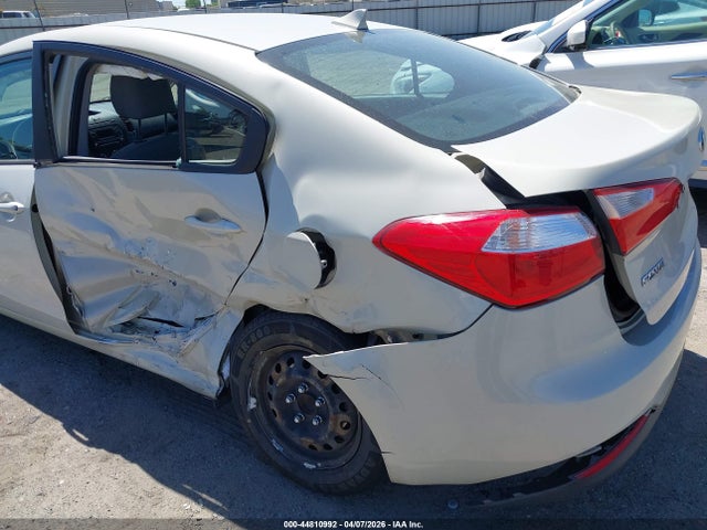 44810992 :رقم المزاد ، KNAFK4A68F5295940 vin ، 2015 Kia Forte Lx مزاد بيع