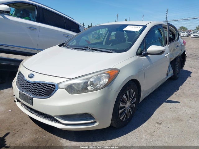 44810992 :رقم المزاد ، KNAFK4A68F5295940 vin ، 2015 Kia Forte Lx مزاد بيع