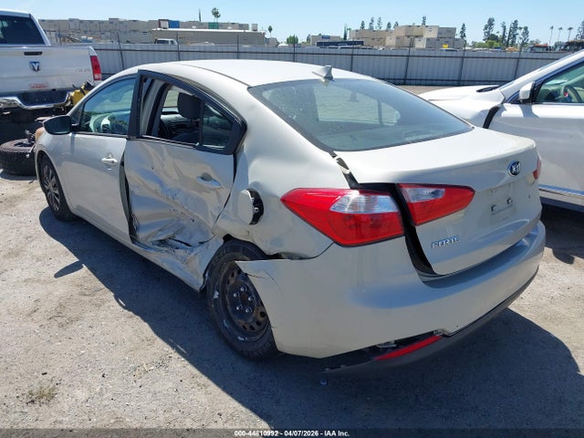44810992 :رقم المزاد ، KNAFK4A68F5295940 vin ، 2015 Kia Forte Lx مزاد بيع