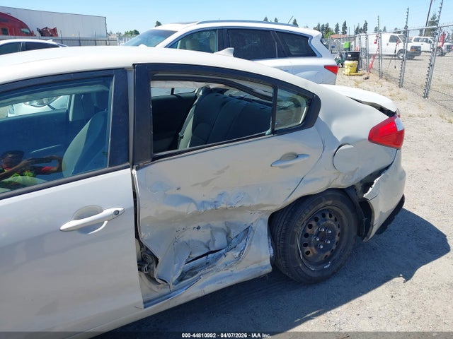 44810992 :رقم المزاد ، KNAFK4A68F5295940 vin ، 2015 Kia Forte Lx مزاد بيع