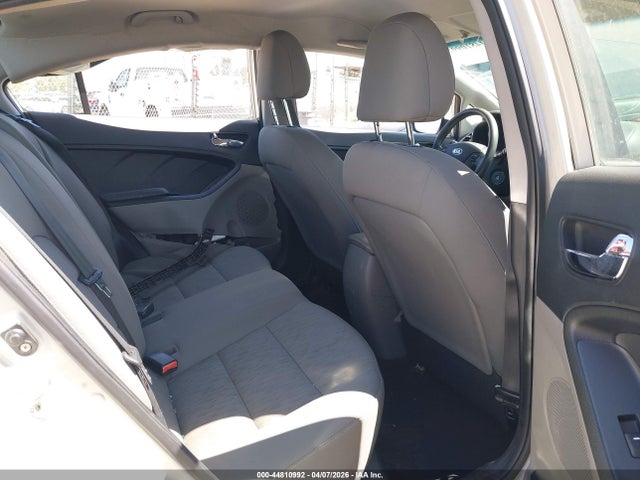44810992 :رقم المزاد ، KNAFK4A68F5295940 vin ، 2015 Kia Forte Lx مزاد بيع