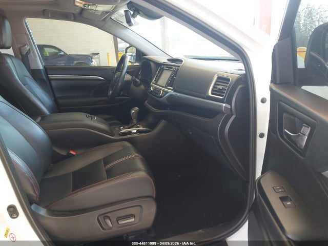 2019 TOYOTA HIGHLANDER 5TDJZRFH4KS971028 Photo 4