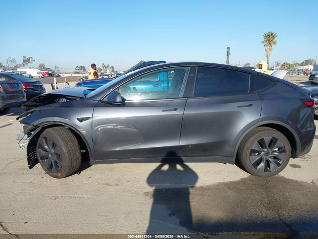 Продажа на аукционе авто 2025 Tesla Model Y Long Range Dual Motor Rear-wheel Drive, vin: 7SAYGDED1SF269200, номер лота: 44811204