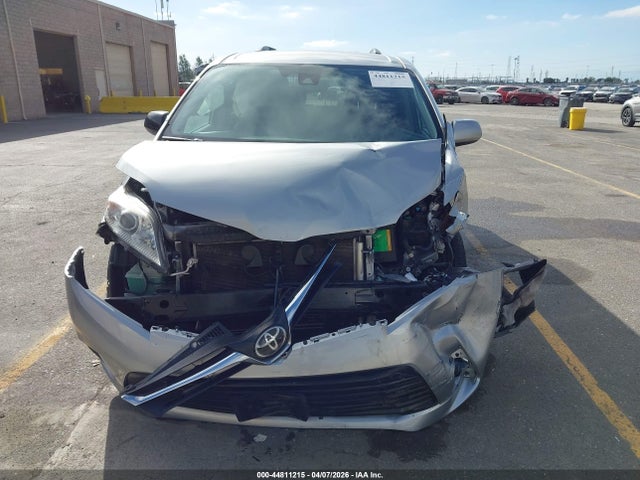 5TDKZ3DC0KS968412 Toyota Sienna Le 8 Passenger