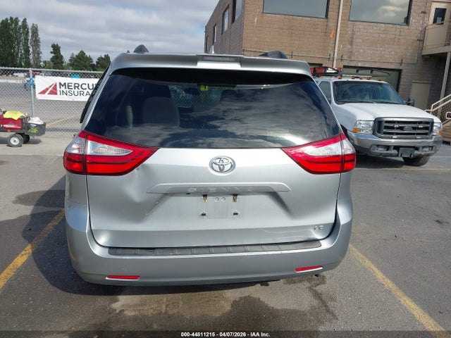 5TDKZ3DC0KS968412 Toyota Sienna Le 8 Passenger