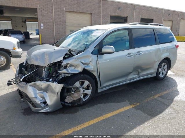 5TDKZ3DC0KS968412 Toyota Sienna Le 8 Passenger