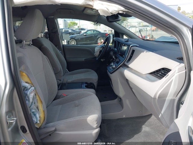5TDKZ3DC0KS968412 Toyota Sienna Le 8 Passenger