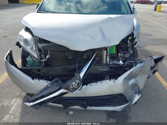 5TDKZ3DC0KS968412 Toyota Sienna Le 8 Passenger