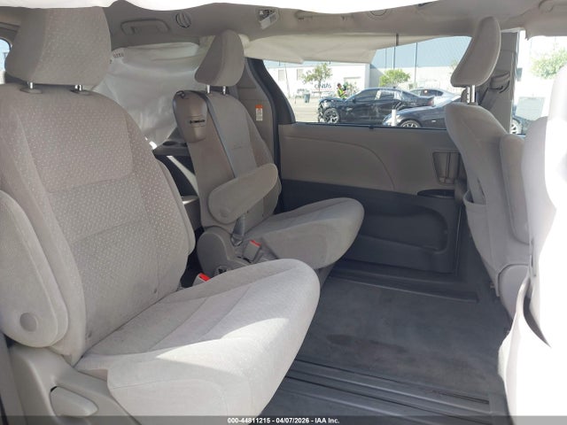 5TDKZ3DC0KS968412 Toyota Sienna Le 8 Passenger