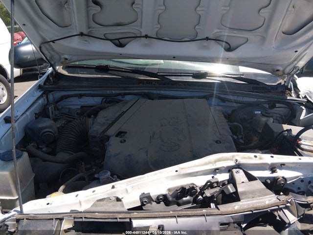 2015 Toyota Tacoma Prerunner V6 მანქანა იყიდება აუქციონზე, vin: 5TFJU4GN1FX089692, აუქციონის ნომერი: 44811244
