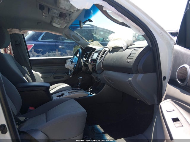 2015 Toyota Tacoma Prerunner V6 მანქანა იყიდება აუქციონზე, vin: 5TFJU4GN1FX089692, აუქციონის ნომერი: 44811244