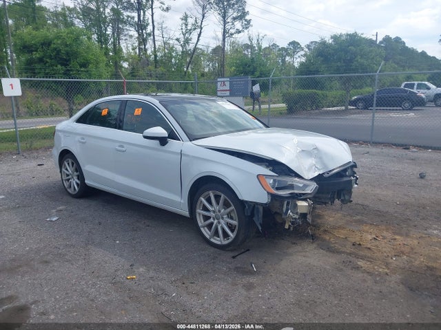44811268 :رقم المزاد ، WAUEFGFF2F1043392 vin ، 2015 Audi A3 2.0t Premium مزاد بيع