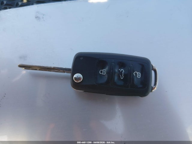 Продажа на аукционе авто 2013 Volkswagen Beetle 2.5l Entry, vin: 3VWFP7AT5DM637232, номер лота: 44811299