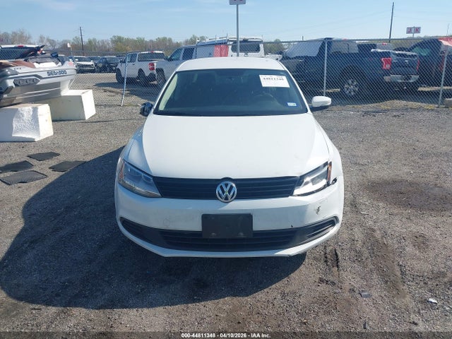 44811348 :رقم المزاد ، 3VWB07AJ2EM328904 vin ، 2014 Volkswagen Jetta 1.8t Se مزاد بيع