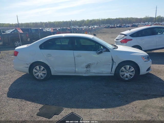 44811348 :رقم المزاد ، 3VWB07AJ2EM328904 vin ، 2014 Volkswagen Jetta 1.8t Se مزاد بيع