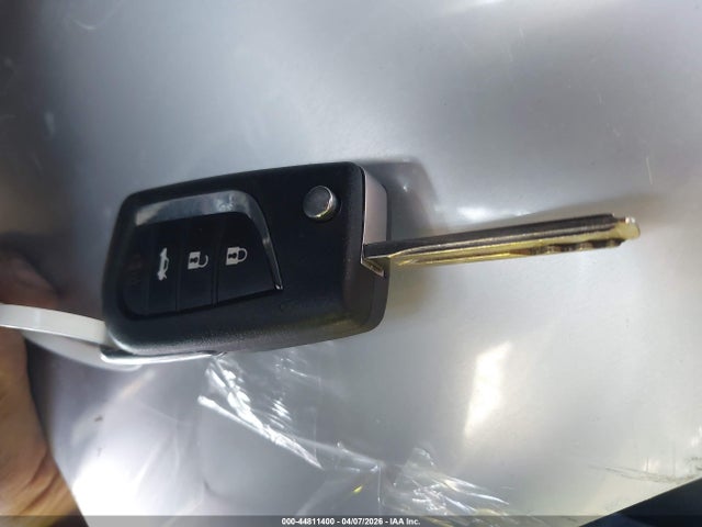 4T1G11AK6NU661299 Toyota CAMRY SE