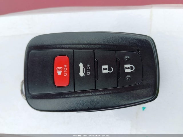 2022 Toyota Camry Xle Hybrid მანქანა იყიდება აუქციონზე, vin: 4T1F31AK4NU584227, აუქციონის ნომერი: 44811411