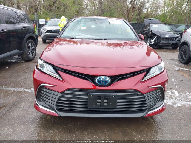 2022 Toyota Camry Xle Hybrid მანქანა იყიდება აუქციონზე, vin: 4T1F31AK4NU584227, აუქციონის ნომერი: 44811411