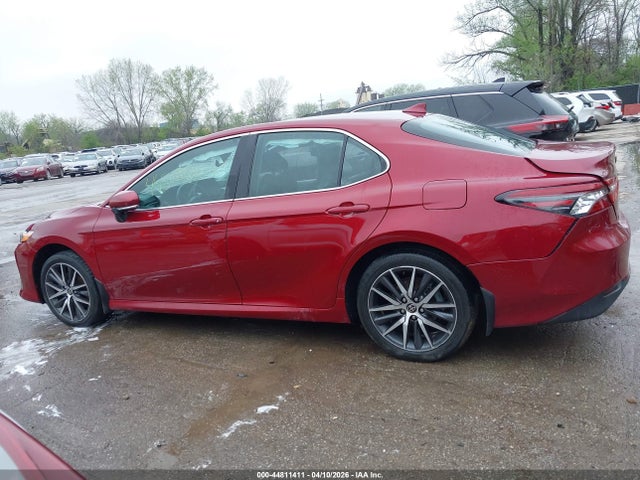 2022 Toyota Camry Xle Hybrid მანქანა იყიდება აუქციონზე, vin: 4T1F31AK4NU584227, აუქციონის ნომერი: 44811411