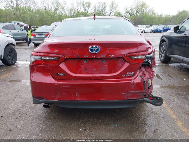 2022 Toyota Camry Xle Hybrid მანქანა იყიდება აუქციონზე, vin: 4T1F31AK4NU584227, აუქციონის ნომერი: 44811411