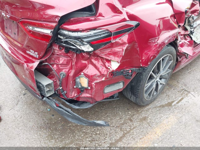 2022 Toyota Camry Xle Hybrid მანქანა იყიდება აუქციონზე, vin: 4T1F31AK4NU584227, აუქციონის ნომერი: 44811411