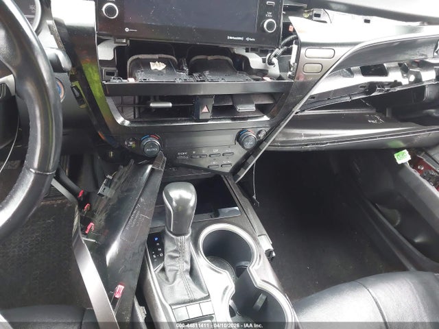 2022 Toyota Camry Xle Hybrid მანქანა იყიდება აუქციონზე, vin: 4T1F31AK4NU584227, აუქციონის ნომერი: 44811411