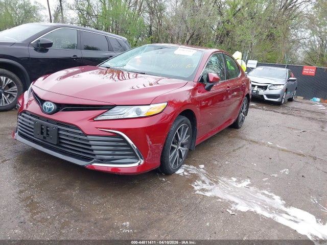 2022 Toyota Camry Xle Hybrid მანქანა იყიდება აუქციონზე, vin: 4T1F31AK4NU584227, აუქციონის ნომერი: 44811411