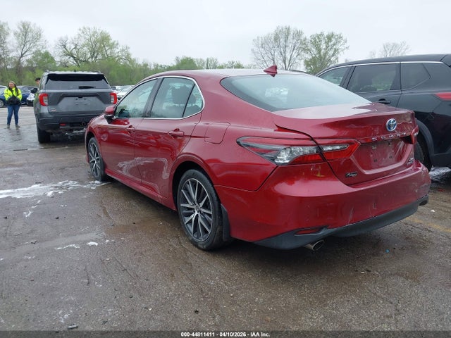 2022 Toyota Camry Xle Hybrid მანქანა იყიდება აუქციონზე, vin: 4T1F31AK4NU584227, აუქციონის ნომერი: 44811411